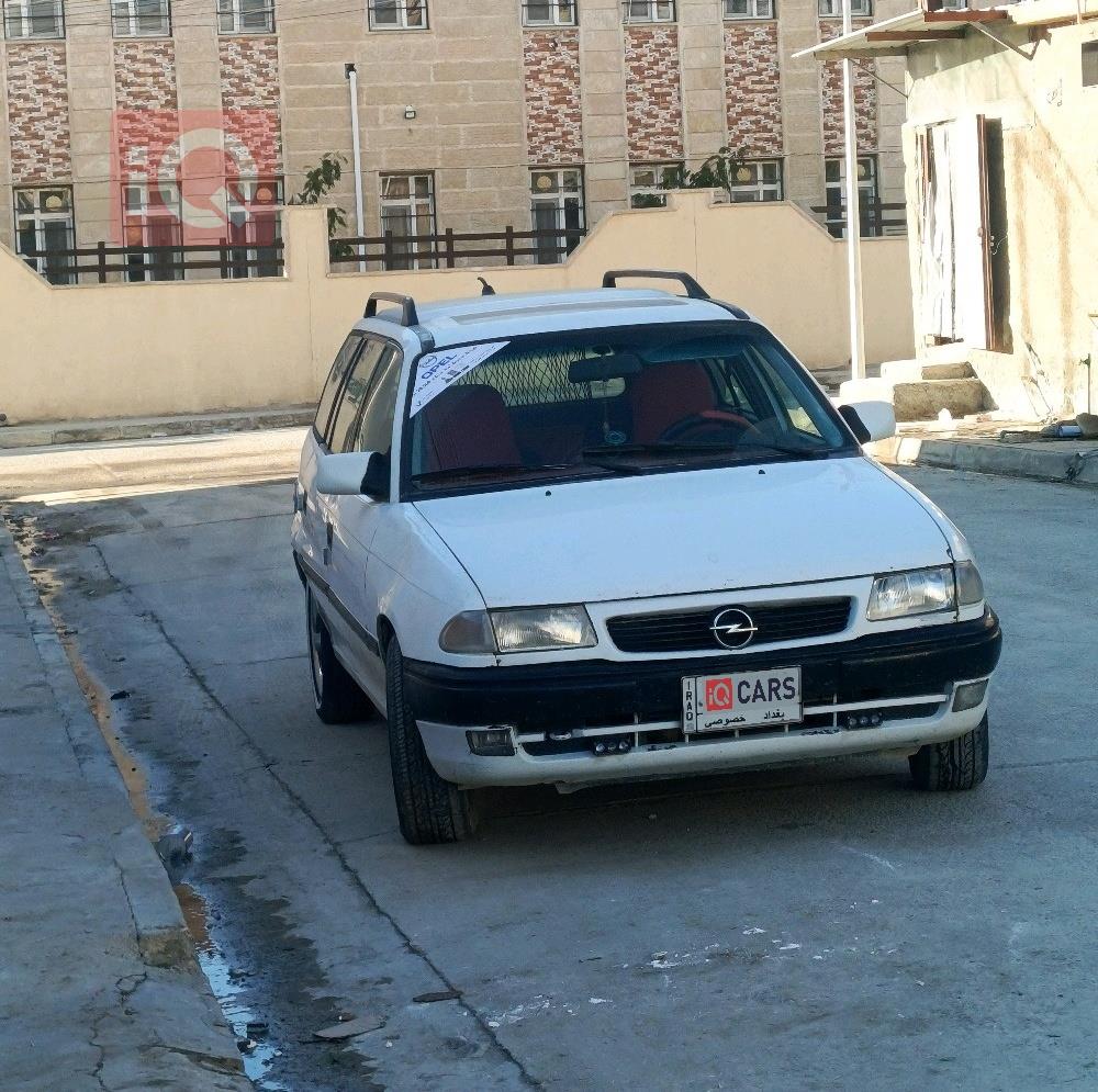 اوبل استرا